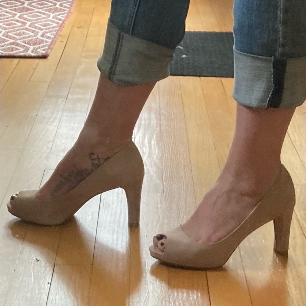 KELLY & KATE beige suede heel (3”)